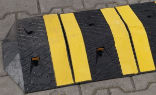 Próg podrzutowy U-17, PW-30 | 5,5 cm, drogowy, najazd 35 cm